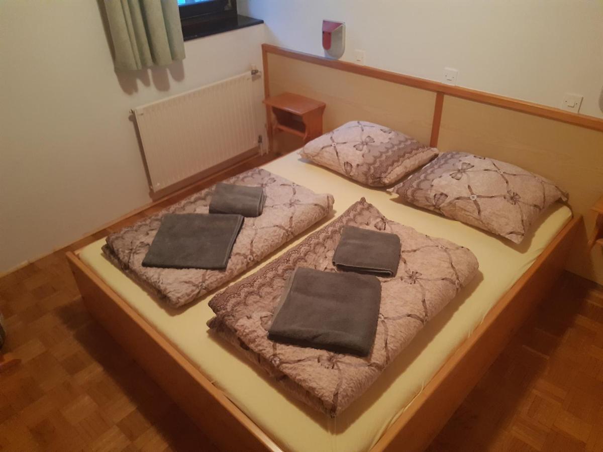 Rooms Barovc By The Lake Jasna Kranjska Gora Exterior photo A futon bed