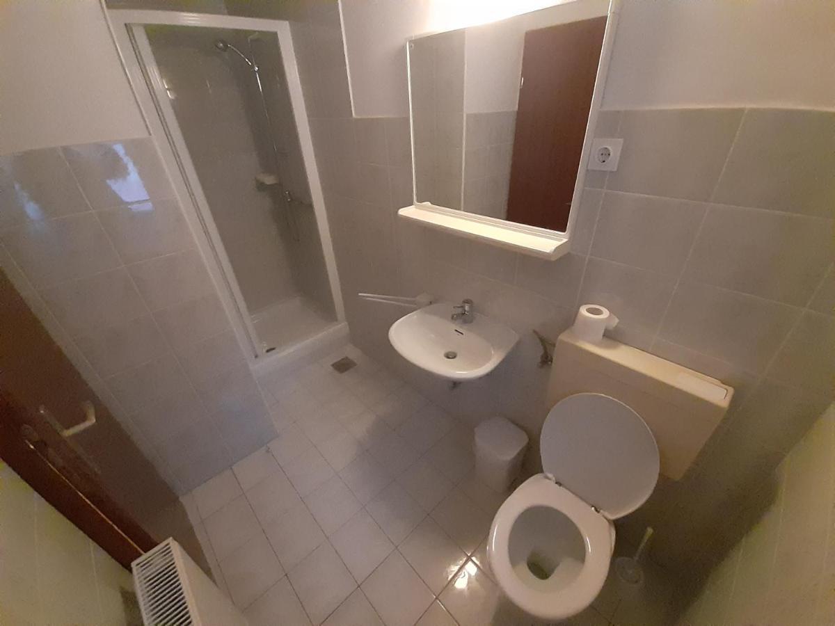 Rooms Barovc By The Lake Jasna Kranjska Gora Exterior photo Bathroom in a typical apartment